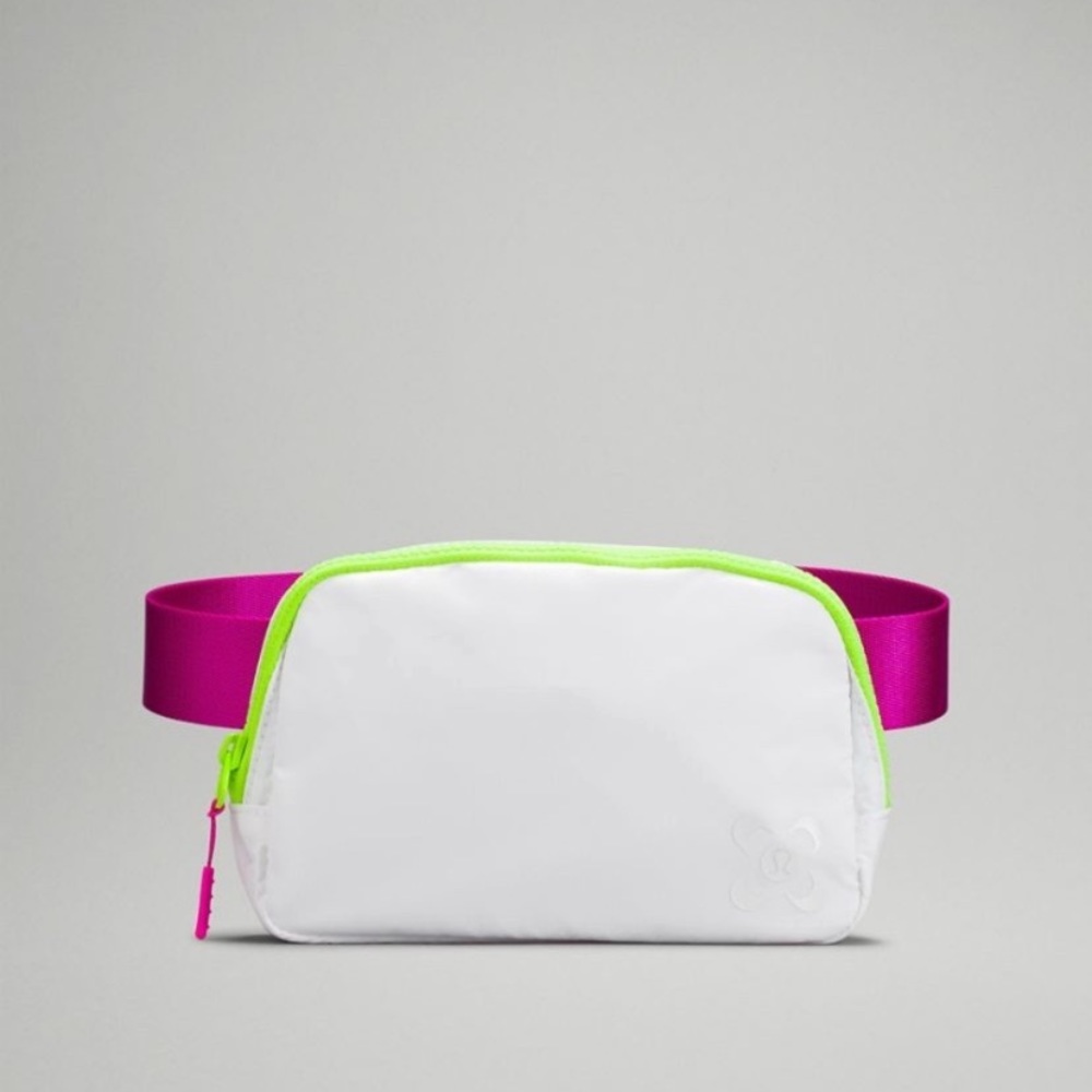 SEAWHEEZE white belt bag
